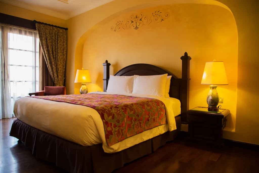 traditional-master-bedroom-2023-11-27-05-29-34-utc_result.webp